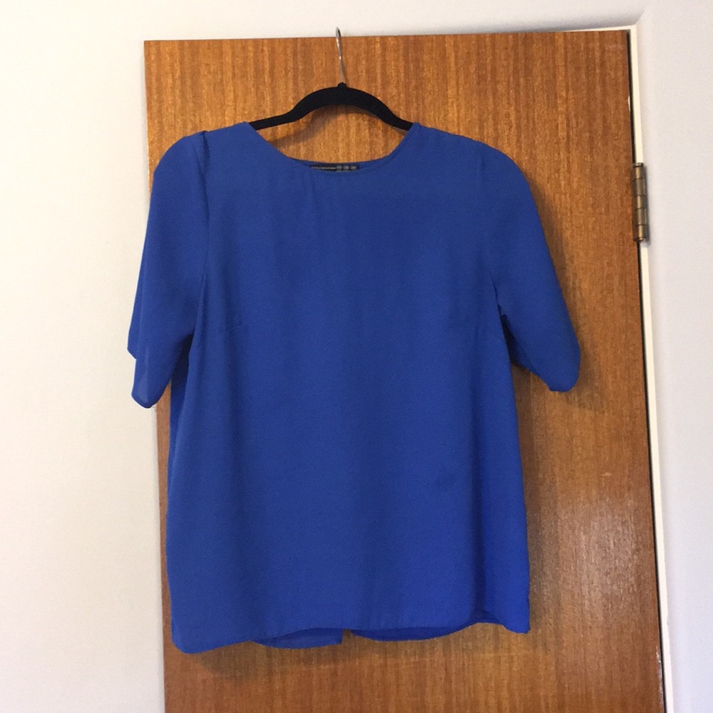 Light weight short sleeve top